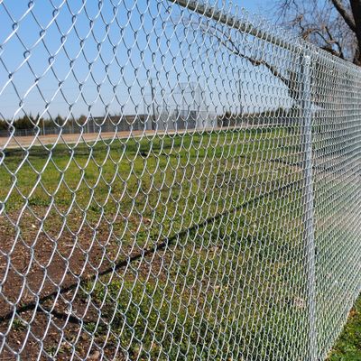 Galvanized Chain Link Fence, Hot dip Galvanized 6ft chain link fencing top with barbed wire