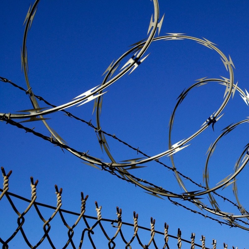 Razor Wire Fence  concertina razor barbed wire chicken wire barbed wire fence mesh razor wire fencing razor wire fences